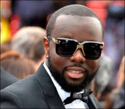 Dans la chanson "Brisé" de Gims, quel est le premier objet à être cassé ?