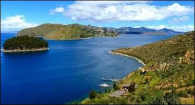O&ugrave; se situe le lac Titicaca ?