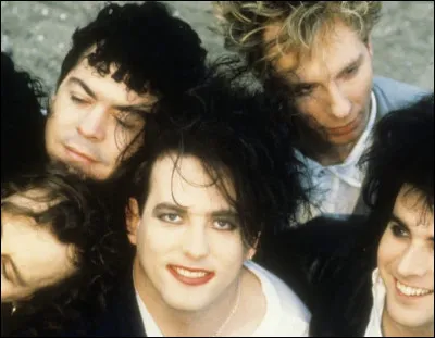 Quel est le nom du premier album du groupe de cold wave «  The Cure » ?