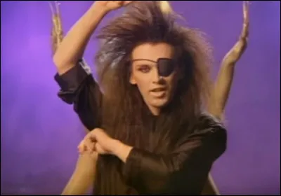 En 1984, quel groupe sort la chanson « You spin me round » ?