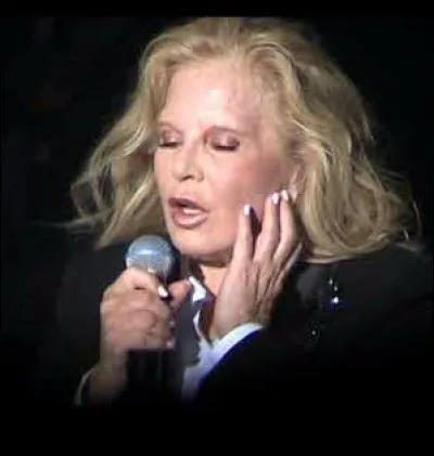 Qui est cette Sylvie, chanteuse française d'origine bulgare ?