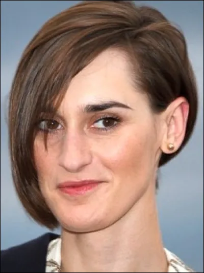 Qui est cette chanteuse française fondatrice d'un groupe de Pop Up qui porte son nom et qui rencontre un grand succès aux États-Unis ?