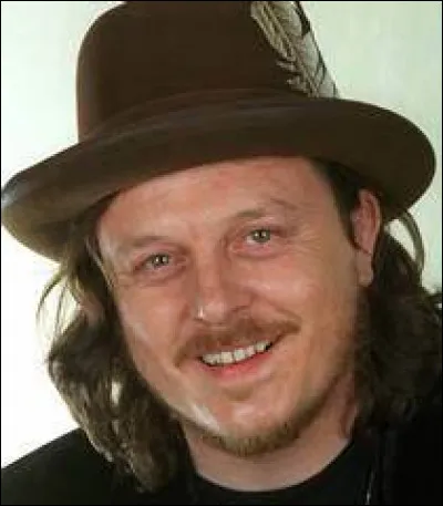 Qui est ce chanteur italien, auteur-compositeur-interprète ?