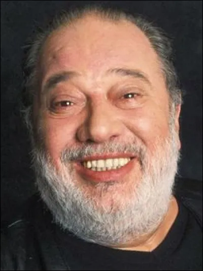 Qui est ce chanteur populaire, acteur et fantaisiste, mort en 2008 ?