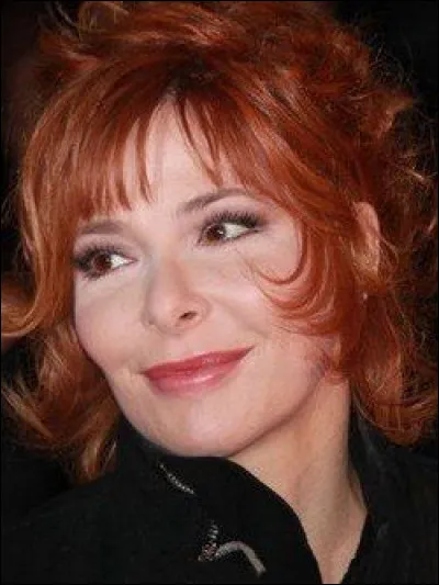 Qui est cette Mylène, auteure-compositrice-interprète, productrice et actrice franco-canadienne ?