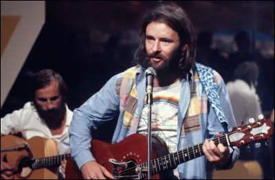 Complétez les paroles de "San Francisco" de Maxime Le Forestier : 
"C'est une maison bleue
... à la colline, on y vient à pied
On ne frappe pas, ceux qui vivent là
Ont jeté la clé".