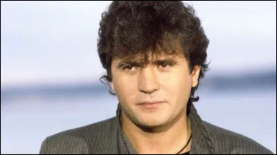 Complétez les paroles de "Aimer est plus fort que d'être aimé" de Daniel Balavoine : 
"Si tu parles il te faut savoir
Que ceux qui lancent des regards
...
Ne voudront voir dans leur miroir
Que ce qui peut les arranger".