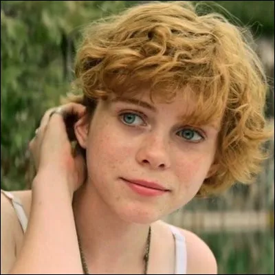 Comment s'appelle la seule fille du Groupe des rat&eacute;s ?