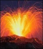 Il existe en moyenne chaque anne, au moins 270 ruptions volcaniques qui se dclenchent partout dans le monde.