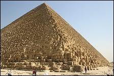 Pour construire la grande pyramide de Khéops en Égypte, il a fallu pas moins de 2, 5 millions de pierres.