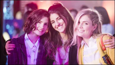 Comment s'appellent ses 2 amies ?