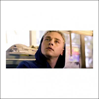 Quel numéro porte-t-il dans le film Netflix de 2019 "6 Underground" ?