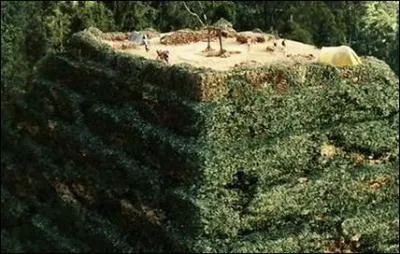 Une fois sur la pyramide, pourquoi ne peuvent-ils pas repartir ?