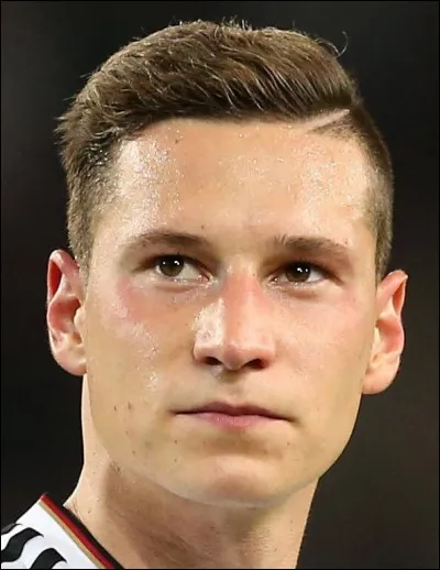 Qui est ce footballeur ?