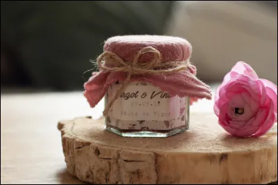 Avec quels fruits est élaborée la confiture nommée "Couille du pape" ?