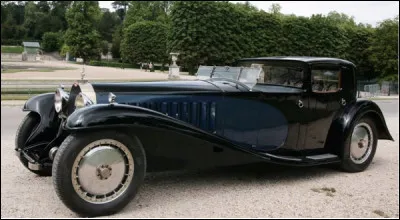 Quelle est cette limousine sportive de prestige du constructeur Bugatti ?