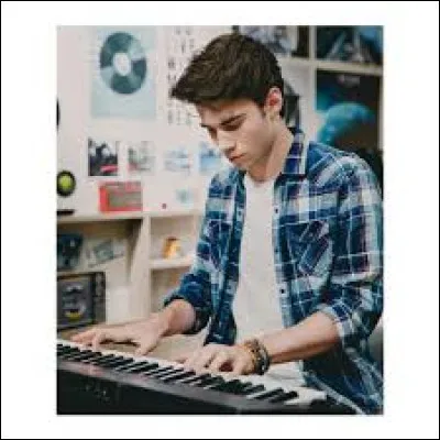 De quel instrument joue Manuel ?