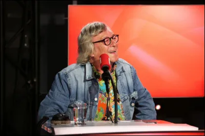 À quoi Jean-Jacques Peroni est-il automatiquement associé ?