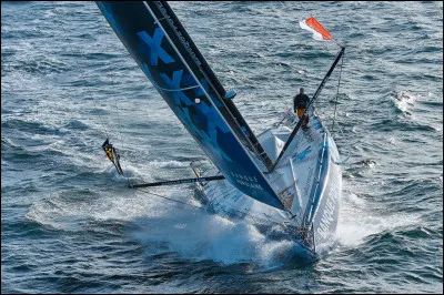 Quelle course à la voile s'effectue autour du monde, en solitaire, sans escale et sans assistance ?