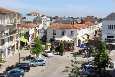 Ville de Vendée de 20 000 habitants, capitale du Marais breton :