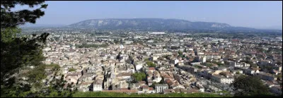 Ville du Vaucluse de 26 000 habitants, située dans la vallée de la Durance :