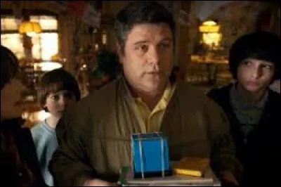 Avec qui Joyce sort-elle dans la saison 2 ?