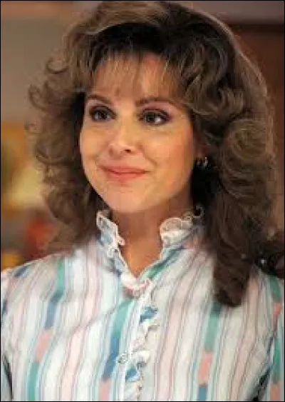 Comment s'appelle la mère de Nancy et de Mike ?