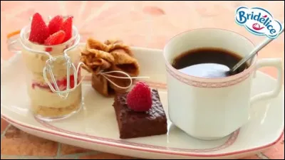 Mais d'autres préféreront ce café et ses mignardises qu'on appelle :