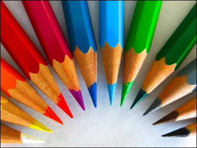 De quoi qualifie-t-on les couleurs qui ne permettent pas à la lumière de les traverser ?