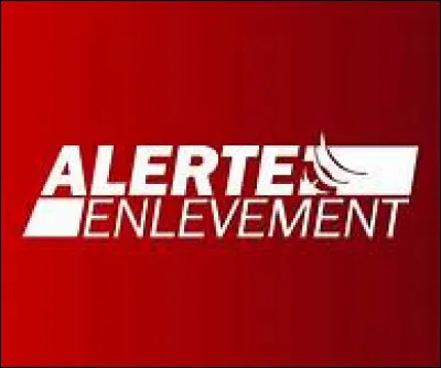 Que l'enquête commence ! Tout le monde cherche des indices. Jane99 vient de trouver quelque chose ! C'est la baguette de Harry Potter ! Dedans il y a...