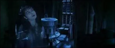 ''C'est vrai que ça fait longtemps que je n'ai pas vue Miss TheSlytherin dans les parages... Allez voir dans les toilettes des filles du deuxième étage, demandez à Mimi Geignarde, elle fait partie de la maison ...''.