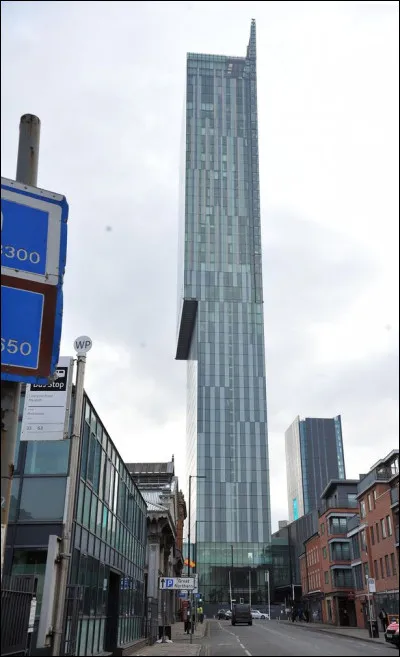 Comment se nomme ce gratte-ciel ?