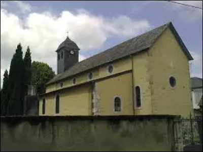 Vous avez sur cette image l'église Saint-Julien-de-Lescar, à Nousty. Commune des Pyrénées-Atlantiques, elle se trouve en région ...