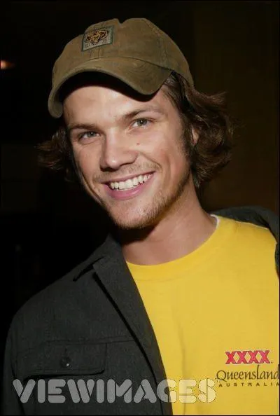 Il est un jeune homme nommé Dean qui travaille à la supérette en dehors du lycée :