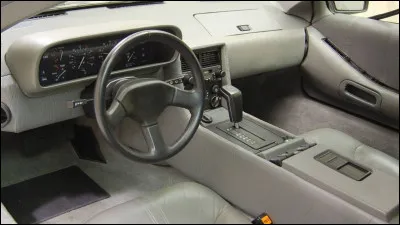 - À votre avis, quel était l'objectif de votre créateur en créant une voiture telle que vous ?
- Il voulait faire de moi…