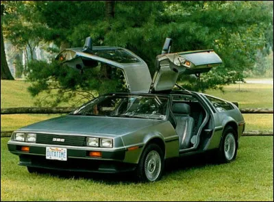 Votre joli minois n'était pas américain non plus, je vois. Chez quel styliste vous-êtes vous procuré un si bel habillage ?