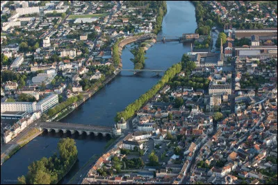 Sous-préfecture de la Vienne, deuxième ville du département avec 30 000 habitants :