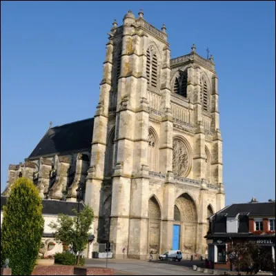 Petite ville de 6000 habitants dans la vallée de la Somme, autrefois importante par son abbaye :