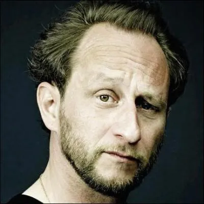 A l'aise dans les projets dcals, Benot Poelvoorde s'illustre dans des films souvent fantaisistes. Dans lequel de ces films n'apparat-il pas ?