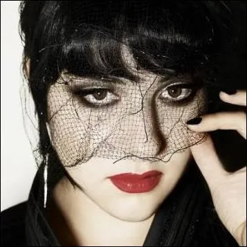 Dbutant dans des rles d'ados rondes et complexes, Marilou Berry semble s'orienter vers la comdie comme l'a fait avant elle sa mre, Josiane Balasko. Dans quel film ne l'a-t-on pas aperue ?