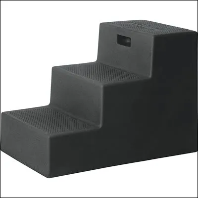 Pour monter et pour ne pas user le dos du cheval, de quoi pouvons-nous nous aider ?