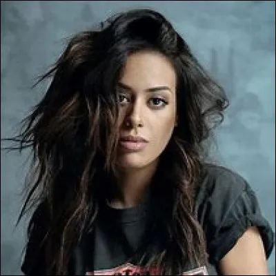 Amel Bent et  ont interprété "À 20 ans".