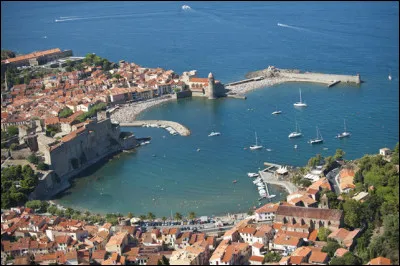 Petite ville de la côte Vermeille, dans le département des Pyrénées-Orientales :