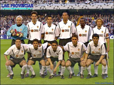 En 2001, le FC Valence atteint pour une seconde fois en deux ans la finale de Champions League. Quel joueur français a participé à cette campagne ?