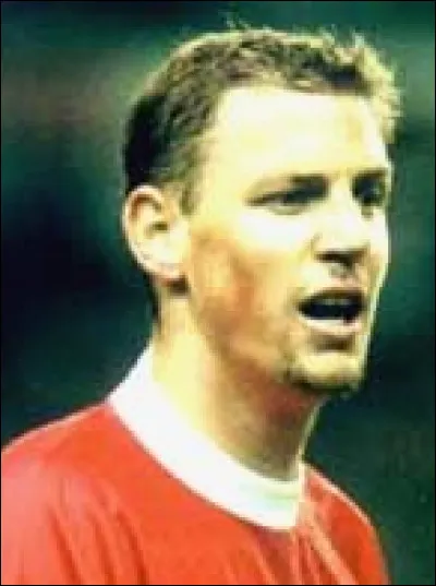 Pour quel club allemand Stéphane Henchoz a-t-il évolué en 1995 et 1997 ?