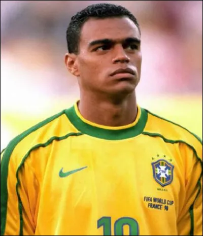 Phénomène de la fin des années 90 et du début des années 2000, Denilson a brillé par son talent à cette époque dans une formation espagnole. Laquelle ?