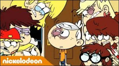 Qui a un orteil supplémentaire sur son pied gauche ?