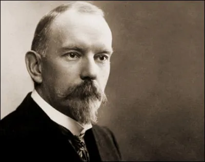 Quel est l'auteur de cette citation ''Il ne suffit pas d'être heureux : il faut encore que les autres ne le soient pas.'' ?