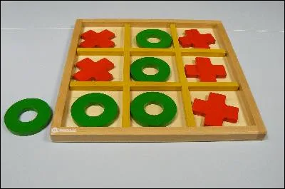 Quel est ce jeu où pour gagner il faut aligner trois symboles dans un carré de neuf cases ?