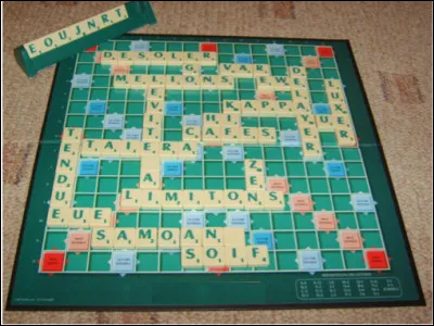 Quel est ce jeu de lettres où l'objectif est de cumuler le maximum de points en créant des mots sur une grille carrée ?